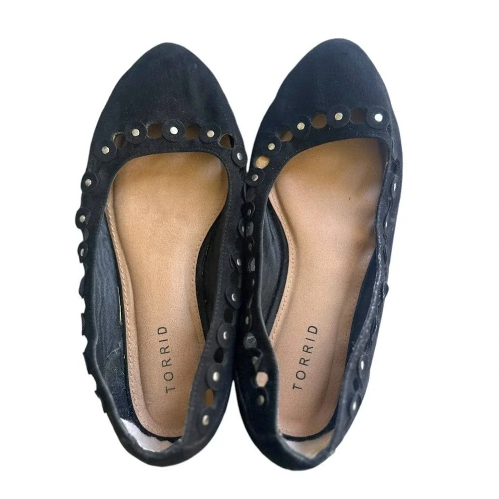 Torrid Black‎ Ballet Flats Faux Suede Vegan Laser Cut Studded Black Size 8.5W